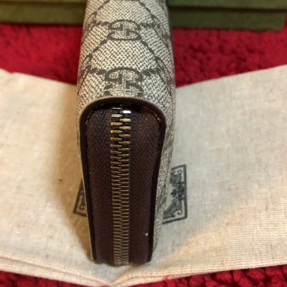 GUCCI AUTHENTIC NEO VINTAGE GG SUPREME CONTINENTAL WALLET. GUC. FULL INCLUSION. - Picture 7 of 11